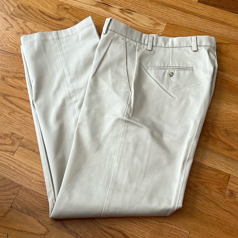 32x34 Like new Dockers men’s chino pants